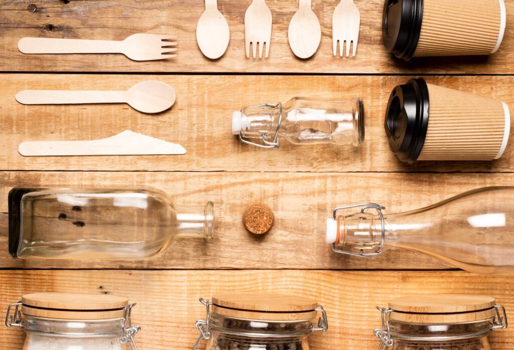 Eco-friendly kitchen items flatlay.